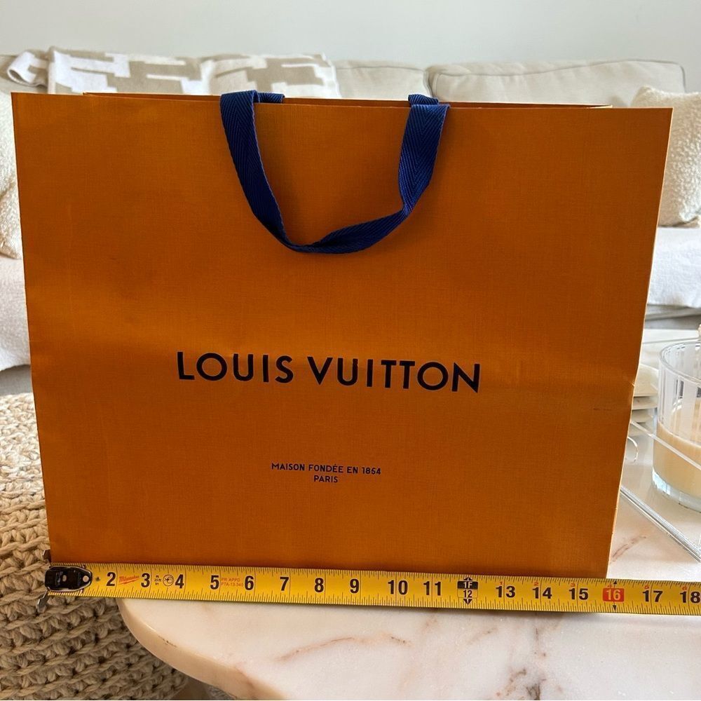 Louis Vuitton Gift Bag - Picture 3 of 5